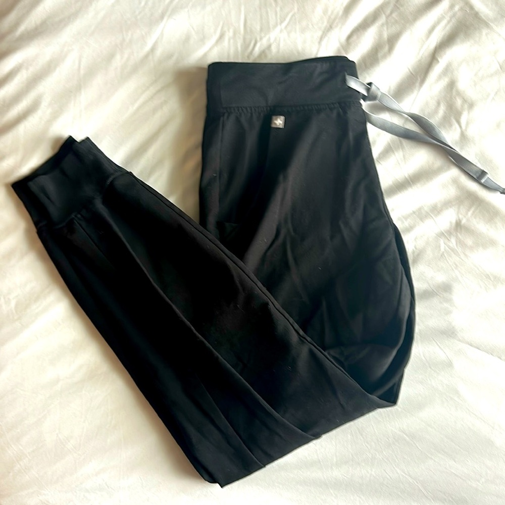 Black womens XS Figs jogger scrub pant